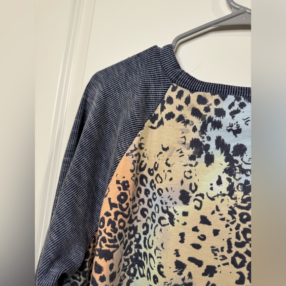 Long Sleeve Leopard Print Top - Picture 8 of 11